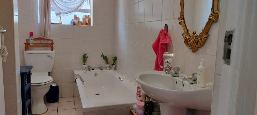 3 Bedroom Property for Sale in Fraaiuitsig Western Cape